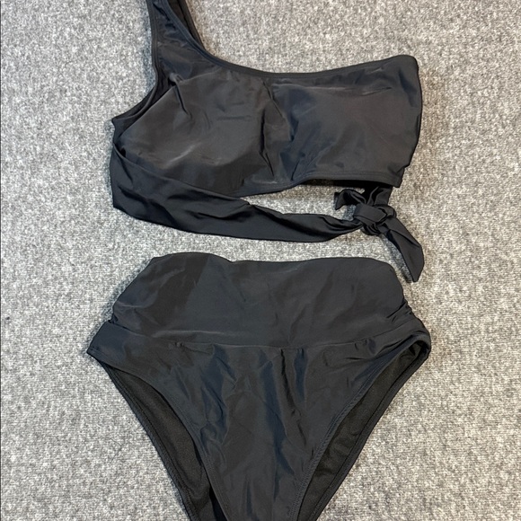 Black One-Shoulder Bikini Set - Picture 4 of 7